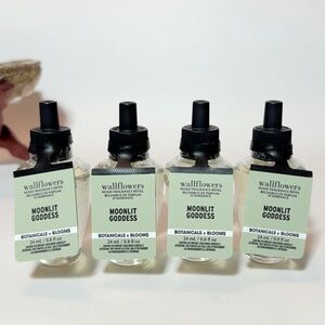MOONLIT GODDESS Wallflowers